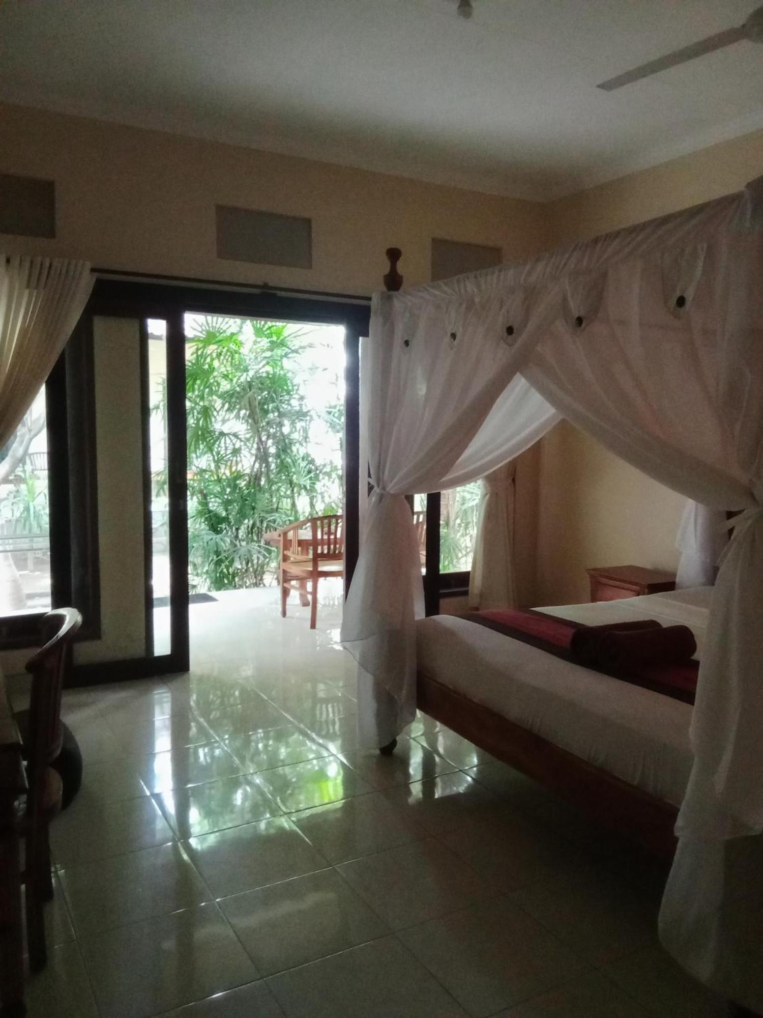 Pondok Aldi Hostel Amed  Exterior photo