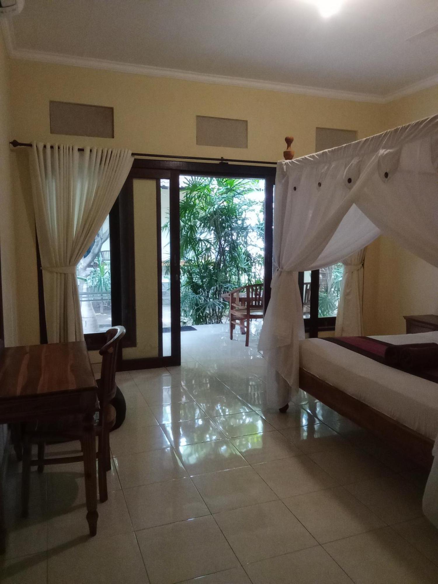 Pondok Aldi Hostel Amed  Exterior photo