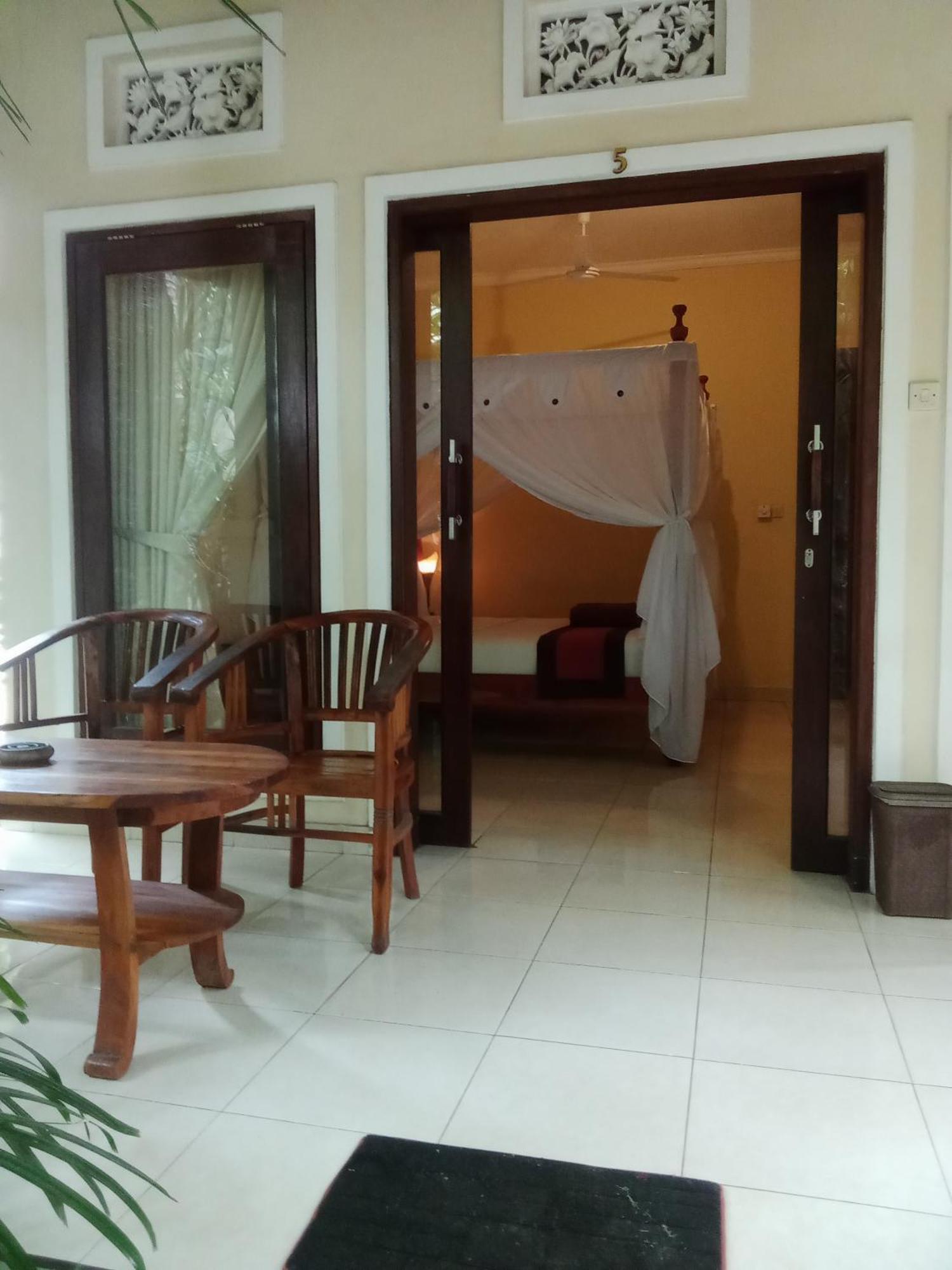Pondok Aldi Hostel Amed  Exterior photo